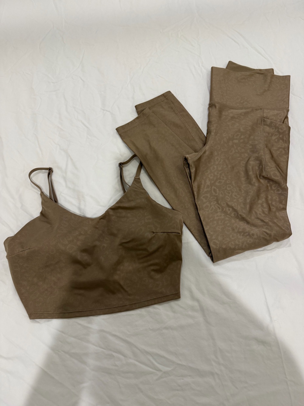 SET - Athleta Elation V Neck Crop & Salutation Stash Legging Alba Animal Beig - Picture 3 of 7